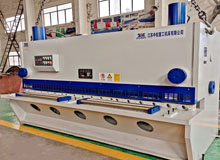 大型剪板機 大型剪板機